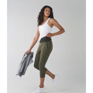 Lululemon Sunset salutation crop